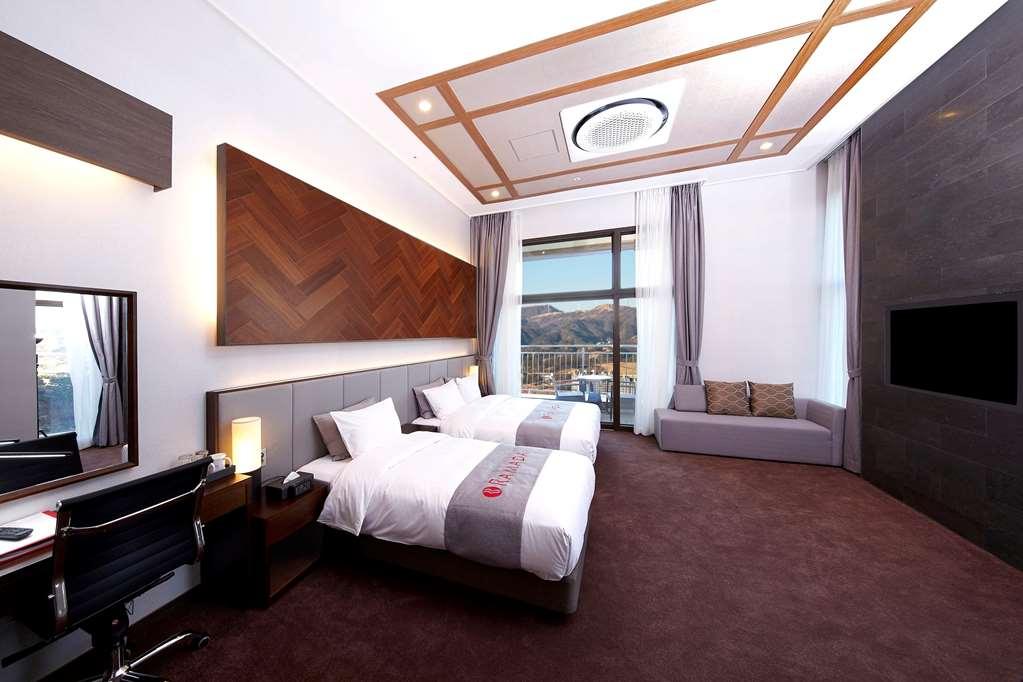 Ramada Hotel Suites By Wyndham Gangwon Pyeongchang Chambre photo