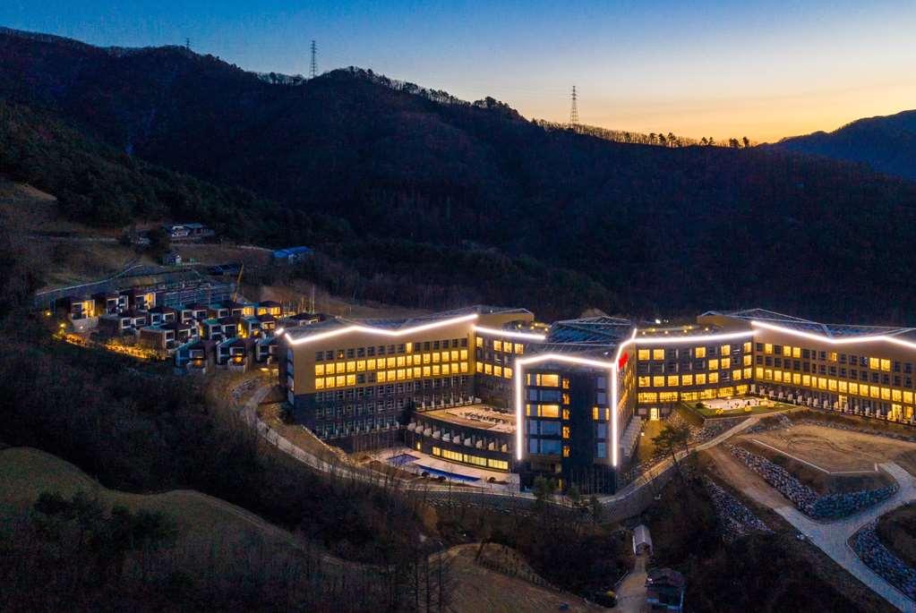 Ramada Hotel Suites By Wyndham Gangwon Pyeongchang Extérieur photo